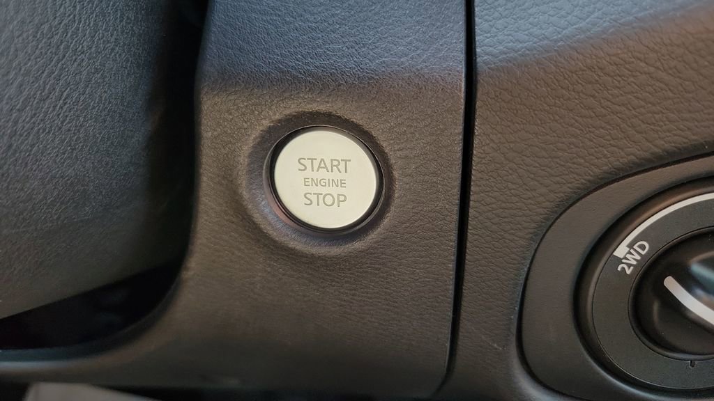 Used 2022 Nissan Frontier PRO-4X image 31