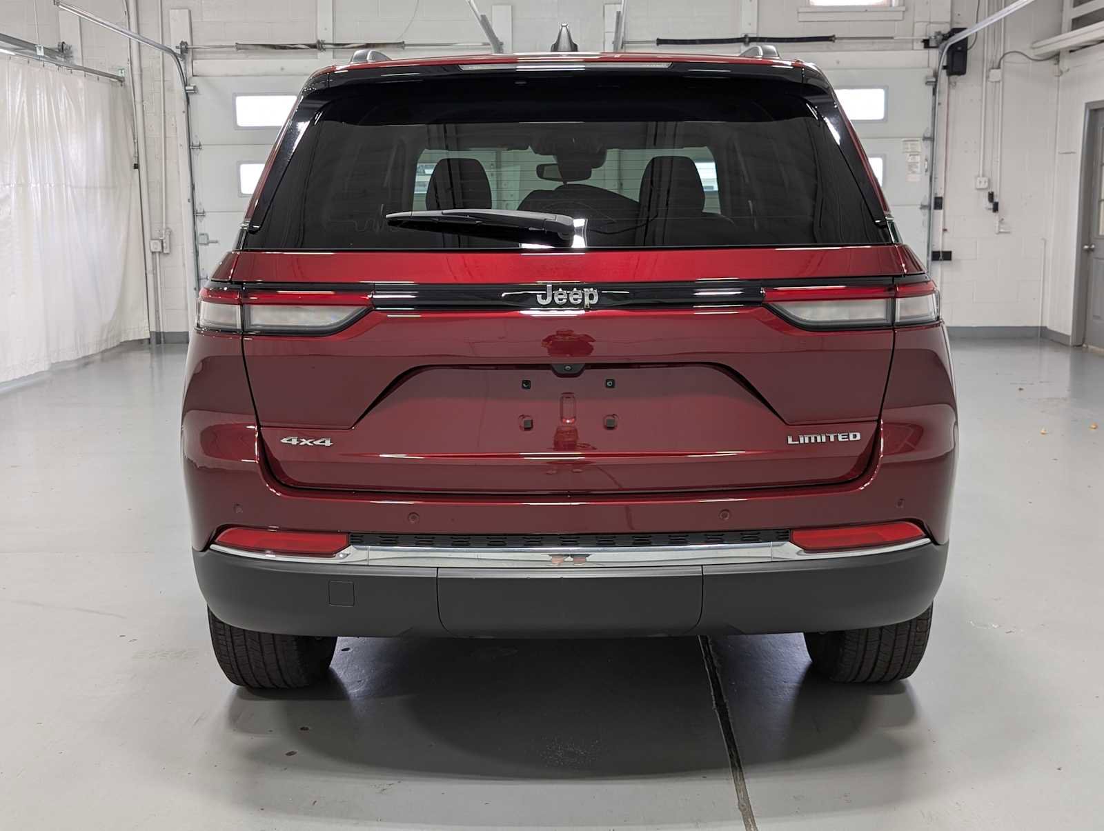 Used 2022 Jeep Grand Cherokee Limited image 8