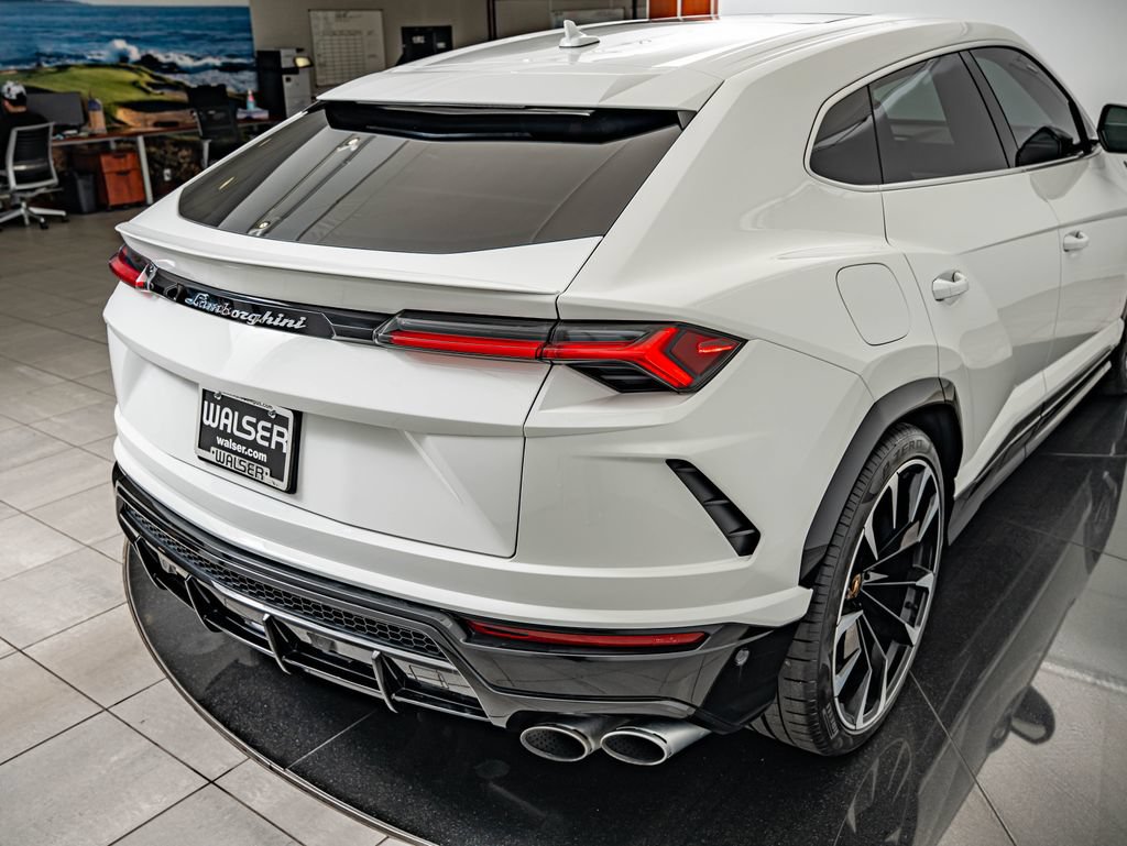 Used 2022 Lamborghini Urus AWD/4WD image 21