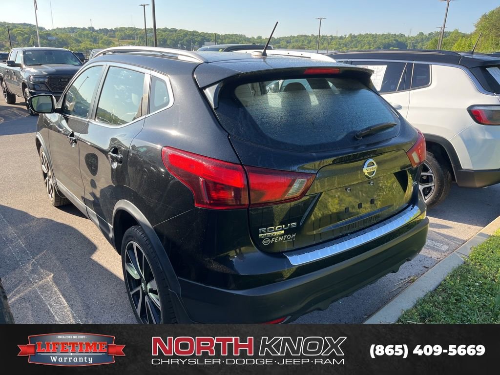 Used 2017 Nissan Rogue Sport SL w/ SL Premium Package FWD image 4