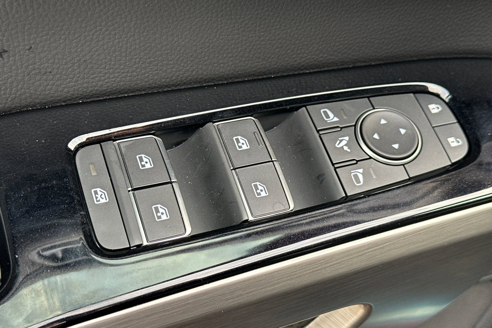 New 2025 Nissan Pathfinder Platinum w/ Black Appearance Package image 13