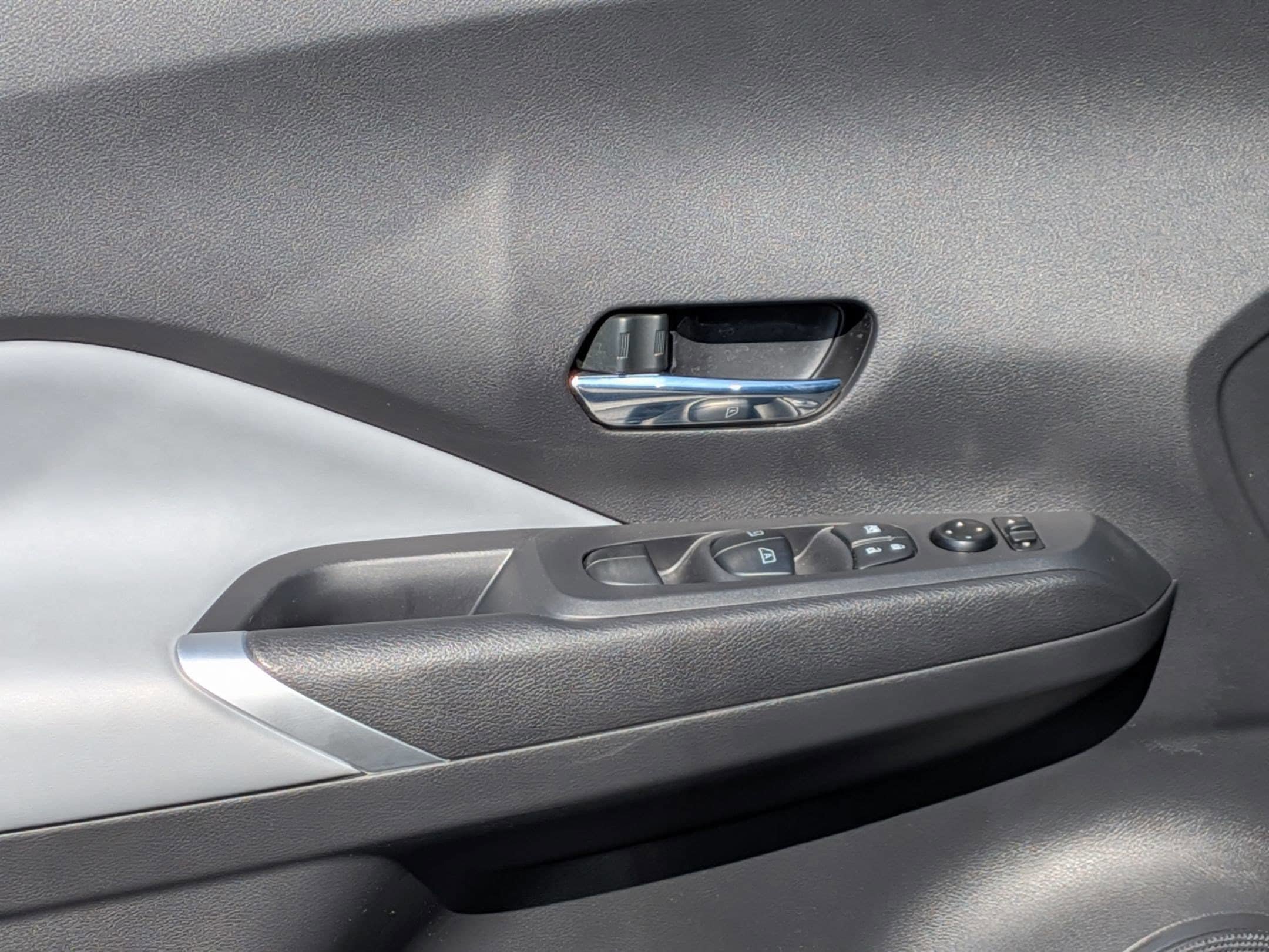 Certified 2023 Nissan Kicks SR w/ SR Premium Package FWD image 13