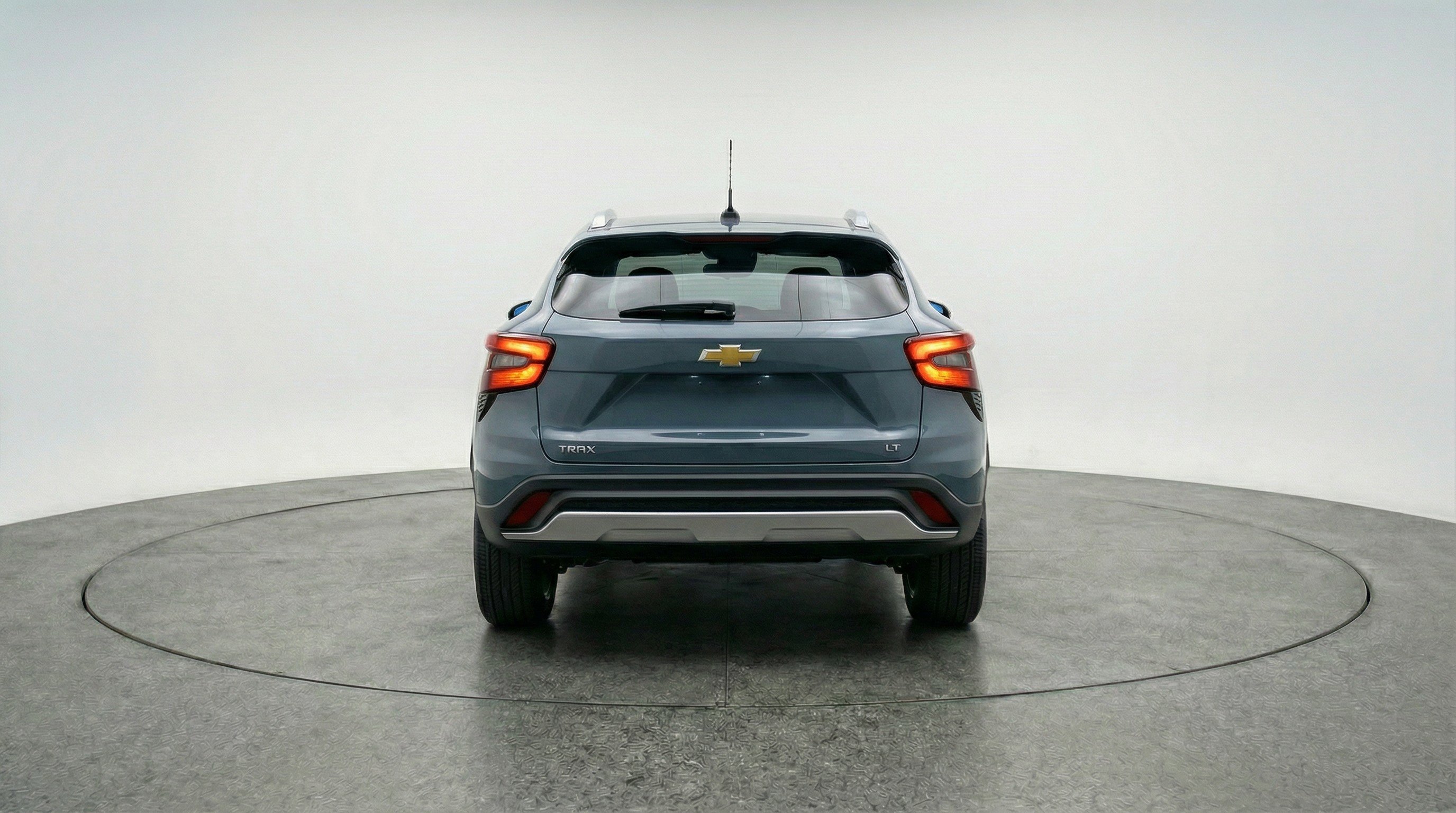 Used 2025 Chevrolet Trax LT FWD image 7