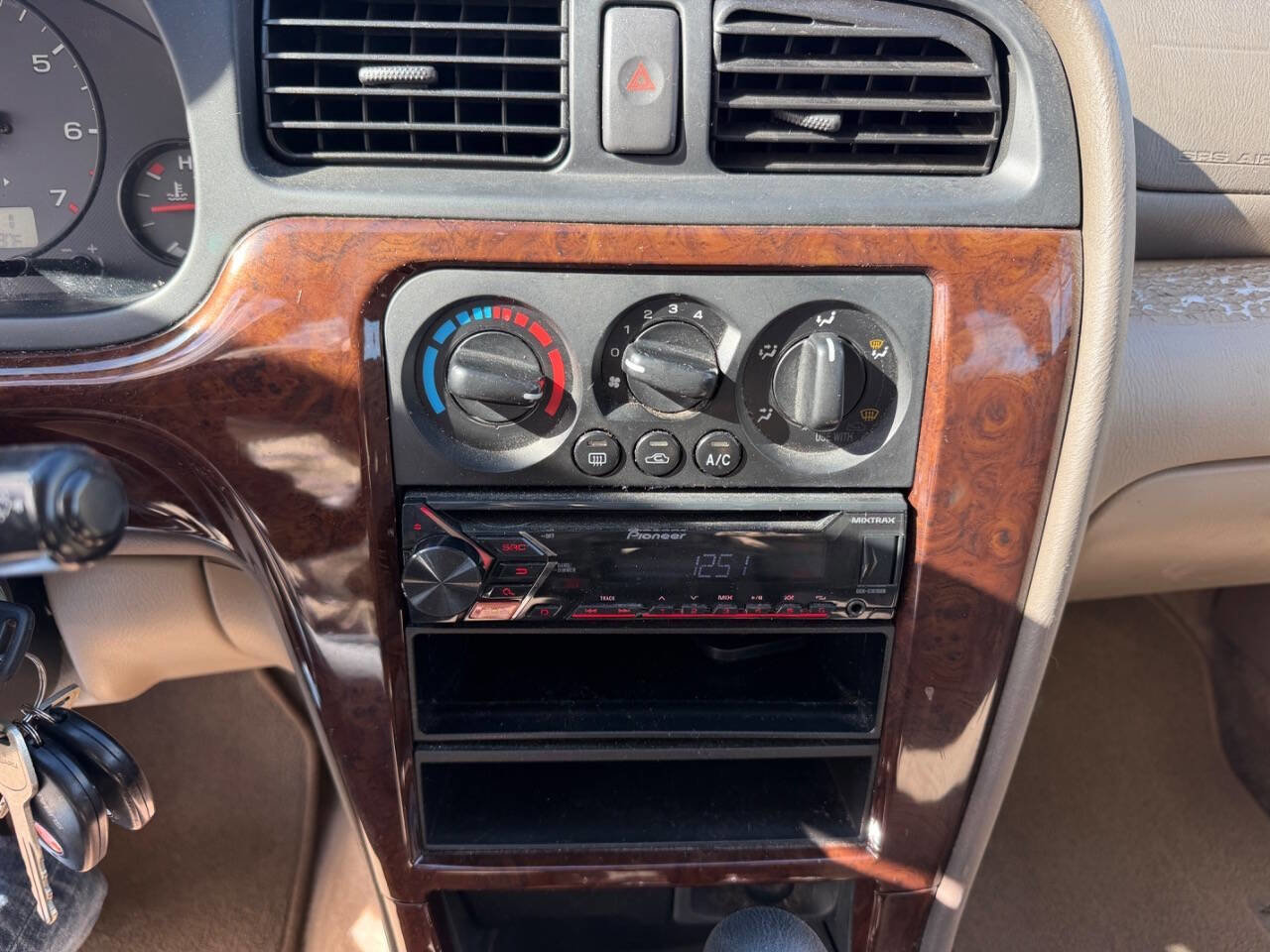 Used 2002 Subaru Outback Wagon image 15