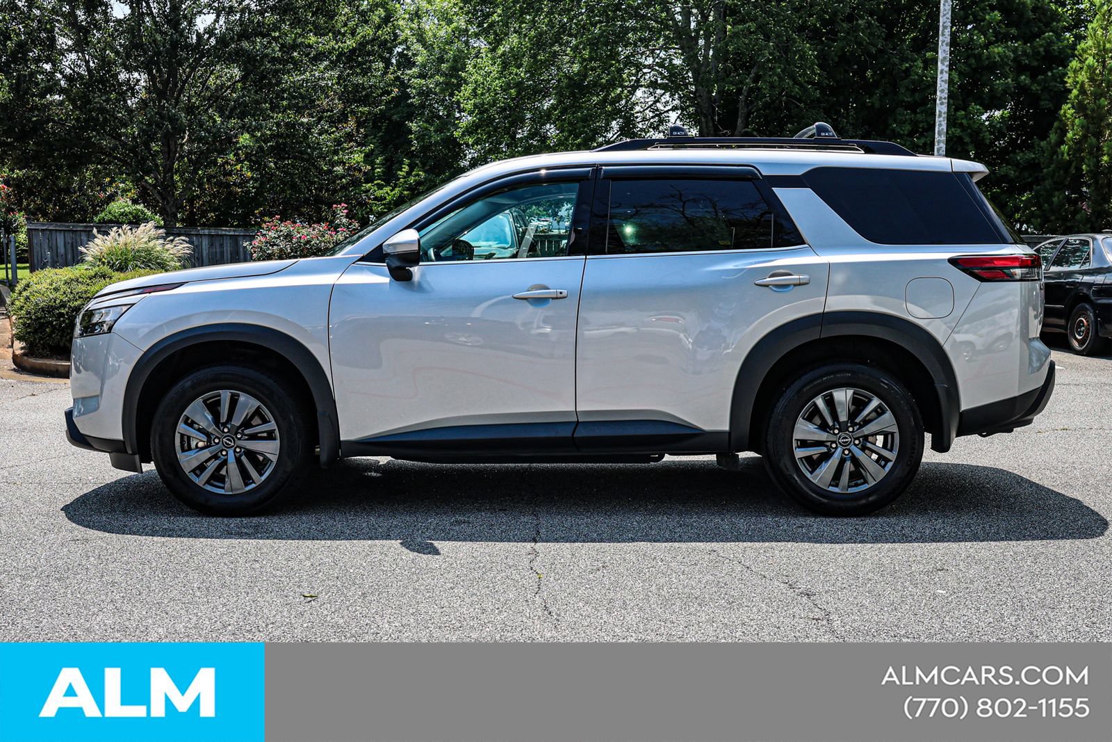 Used 2024 Nissan Pathfinder SV w/ SV Premium Package FWD image 10