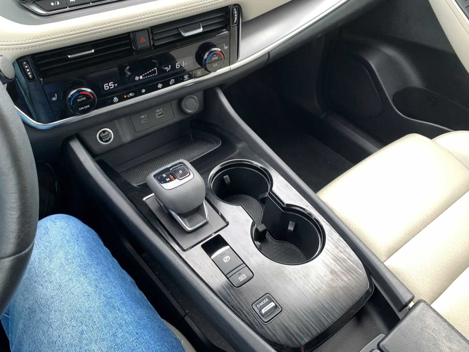 Used 2022 Nissan Rogue SV w/ SV Premium Package image 15