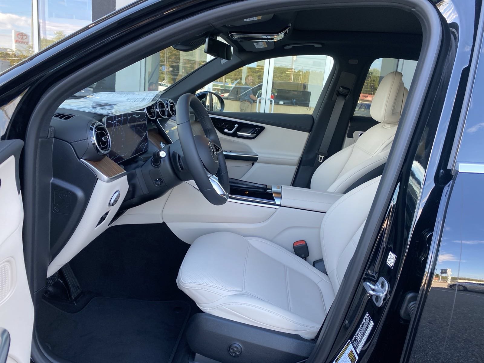 New 2024 Mercedes-Benz GLC 300 4MATIC image 8