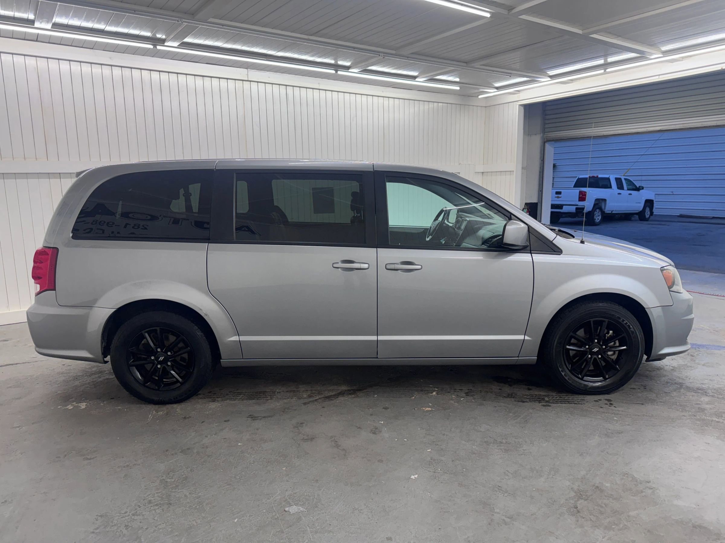 Used 2019 Dodge Grand Caravan GT image 4