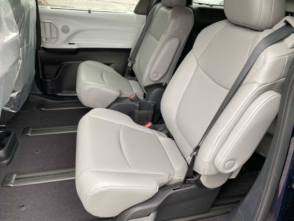New 2026 Toyota Sienna XLE AWD/4WD image 7