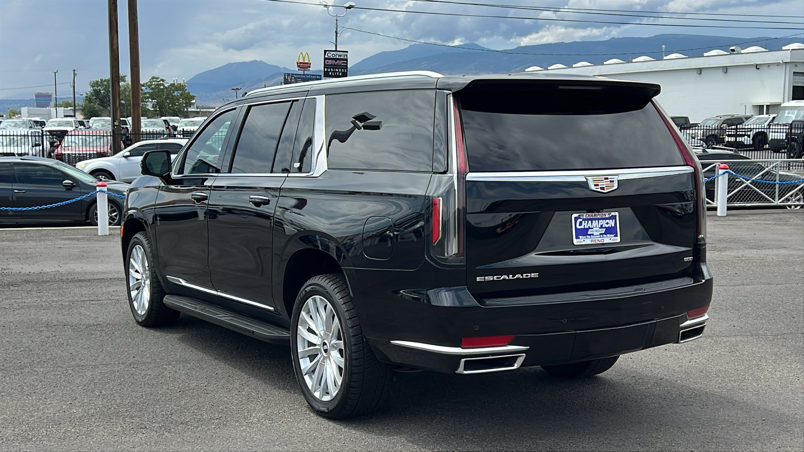 Used 2022 Cadillac Escalade ESV Luxury AWD/4WD image 7