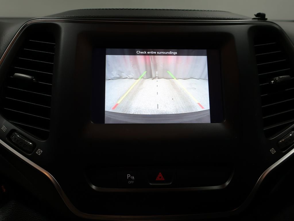 Used 2019 Jeep Cherokee Latitude Plus AWD/4WD image 28