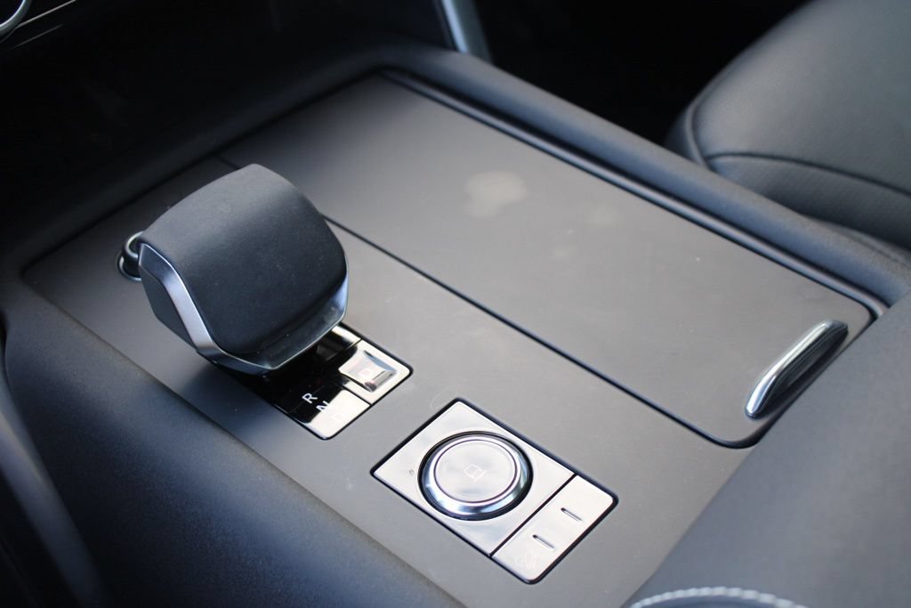 Certified 2025 Land Rover Discovery Dynamic SE AWD/4WD image 31