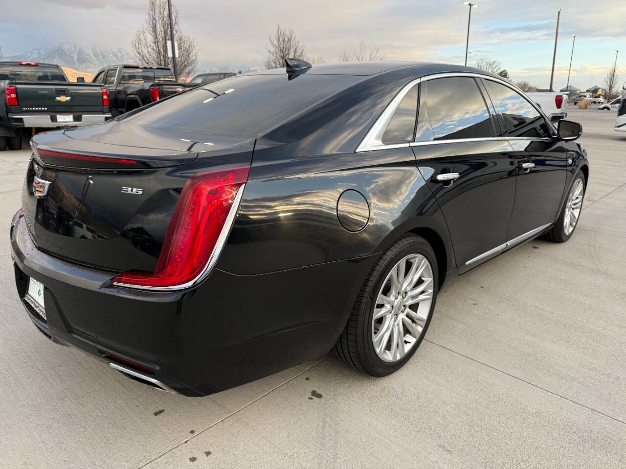 Used 2018 Cadillac XTS Luxury image 3