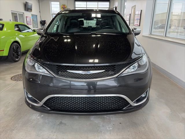Certified 2019 Chrysler Pacifica Limited w/ Tire & Wheel Group image 2