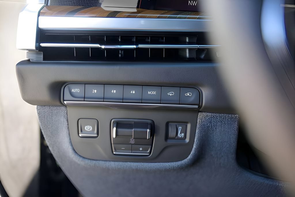 Used 2025 Cadillac Escalade Sport Platinum w/ LPO, Floor Liner Package AWD/4WD image 11