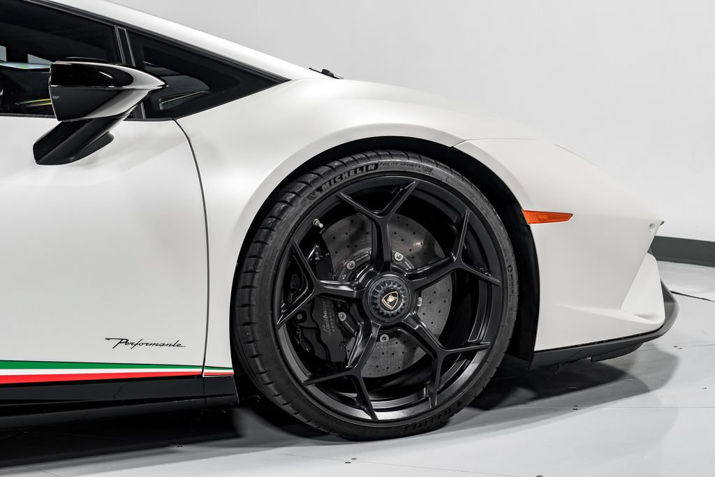 Used 2018 Lamborghini Huracan Performante AWD/4WD image 44