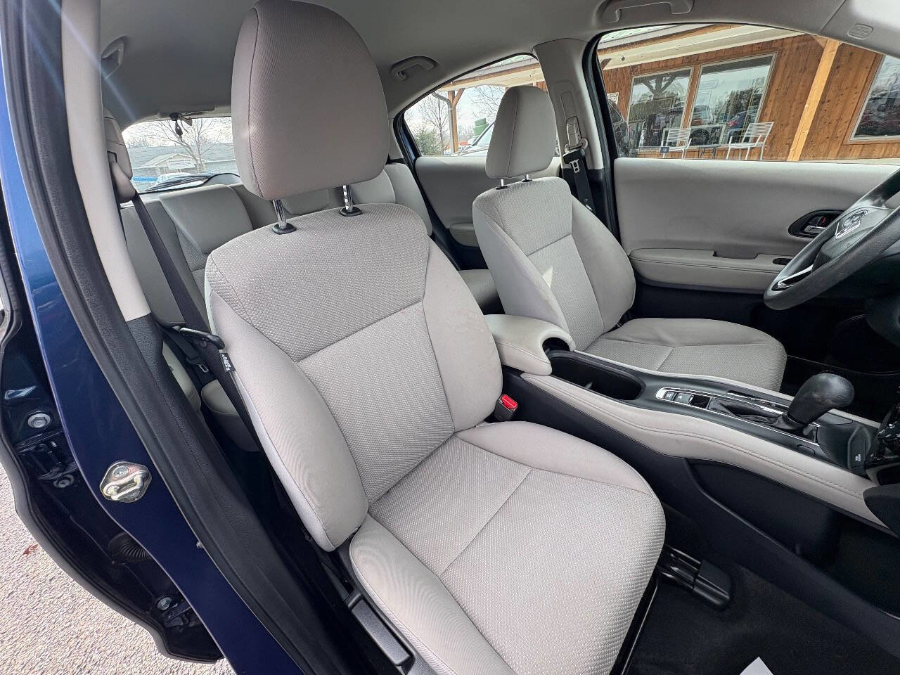 Used 2017 Honda HR-V LX image 33