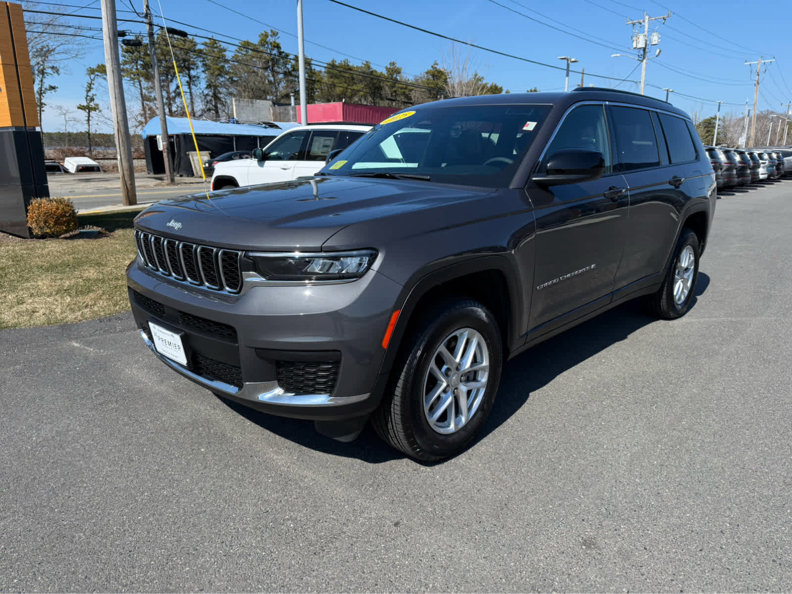 Used 2025 Jeep Grand Cherokee L Laredo image 4