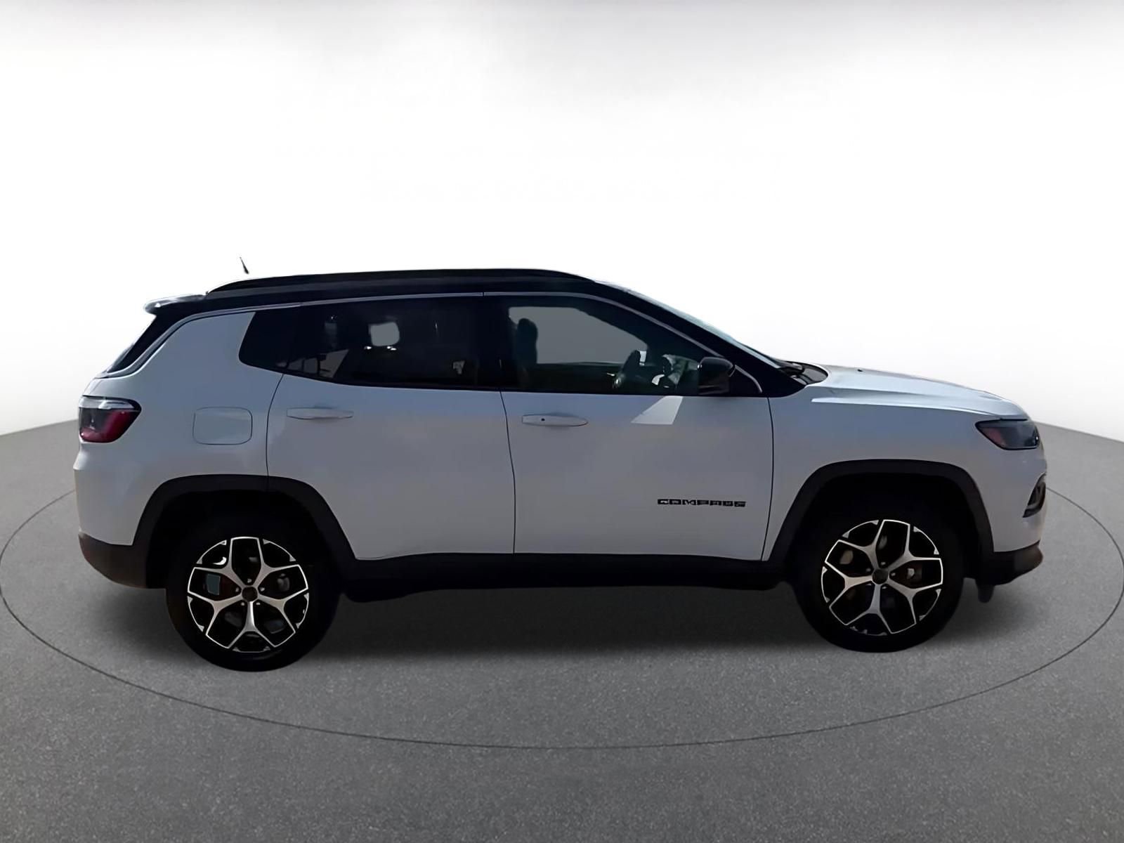 Used 2025 Jeep Compass Limited AWD/4WD image 16