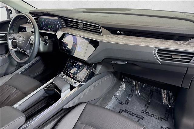Used 2022 Audi e-tron Premium Plus w/ Premium Plus Package AWD/4WD image 28