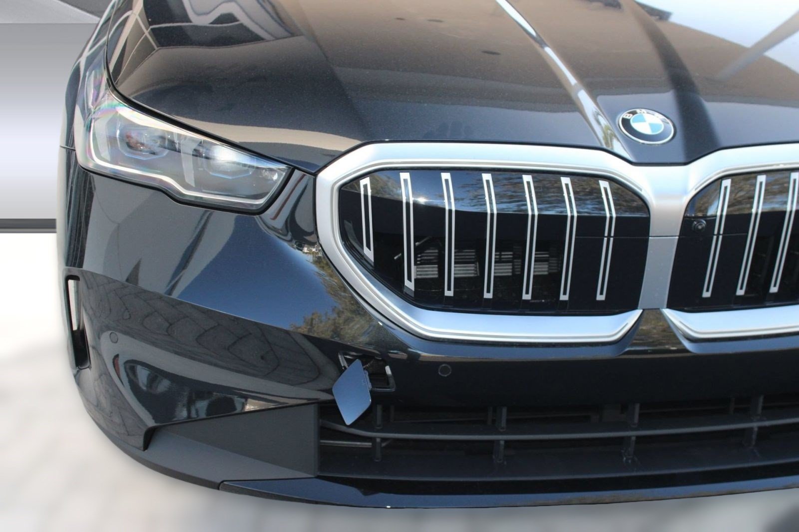 Used 2026 BMW 530i w/ Premium Package RWD image 12