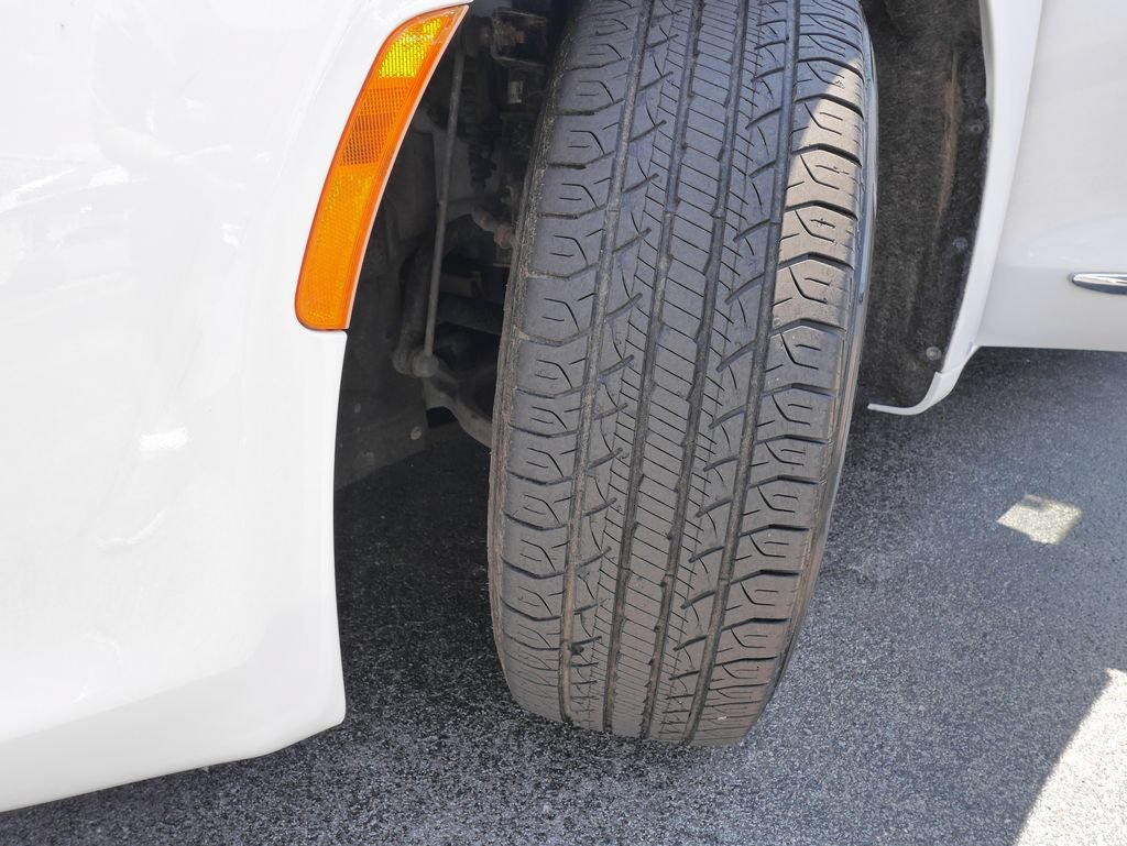 Used 2019 Chrysler Pacifica Touring-L FWD image 29