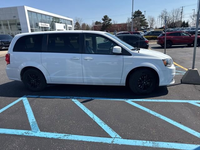 Used 2020 Dodge Grand Caravan SXT w/ Driver Convenience Group image 2