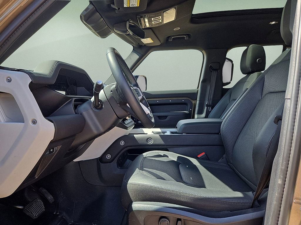 Used 2025 Land Rover Defender 110 S image 21