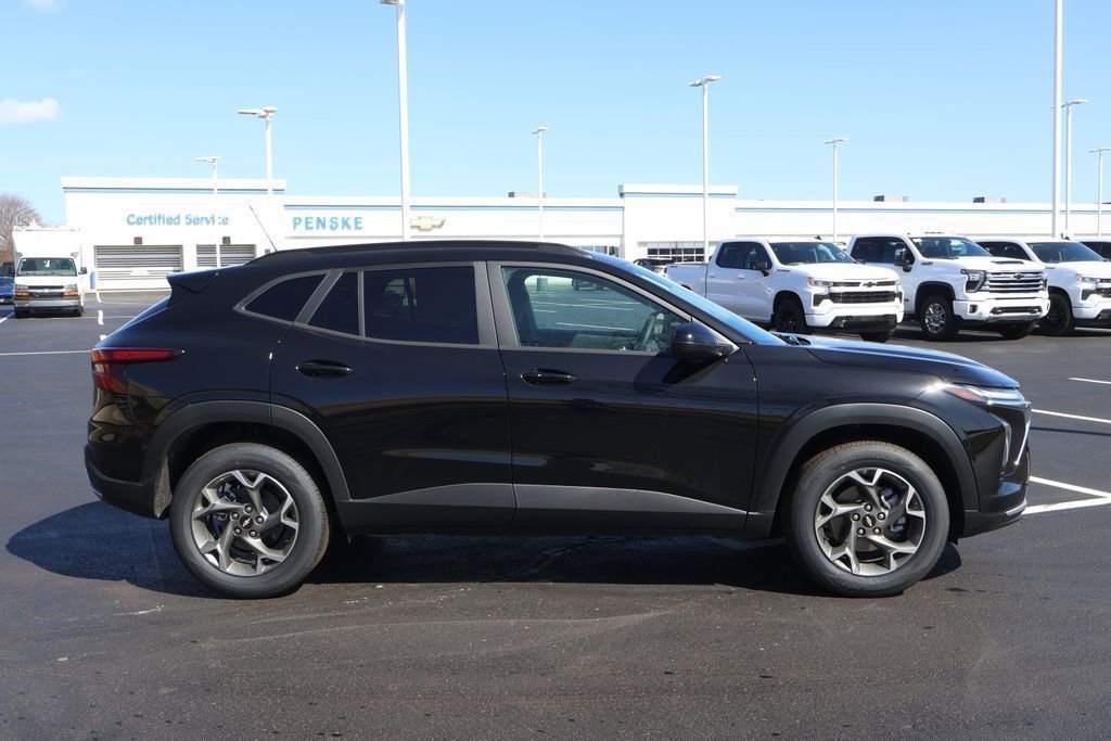 New 2026 Chevrolet Trax LT w/ Sunroof Package FWD image 9
