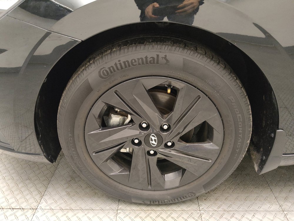 Used 2022 Hyundai Elantra SEL image 31