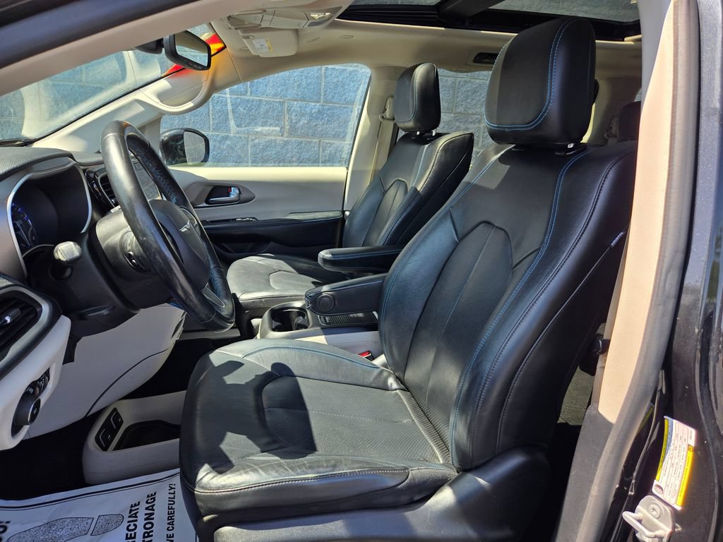 Used 2021 Chrysler Pacifica Touring-L w/ Uconnect Theater Family Group AWD/4WD image 14