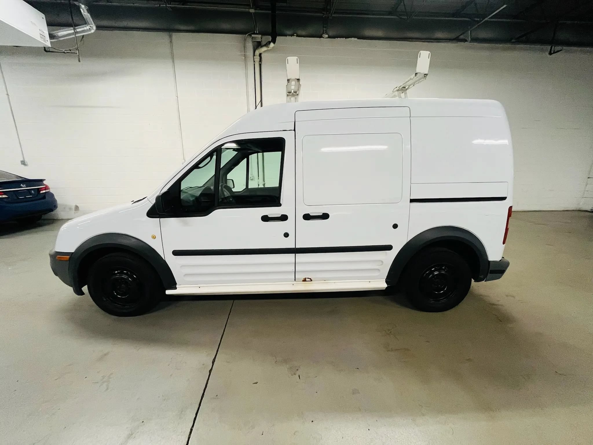 Used 2010 Ford Transit Connect XLT FWD image 5