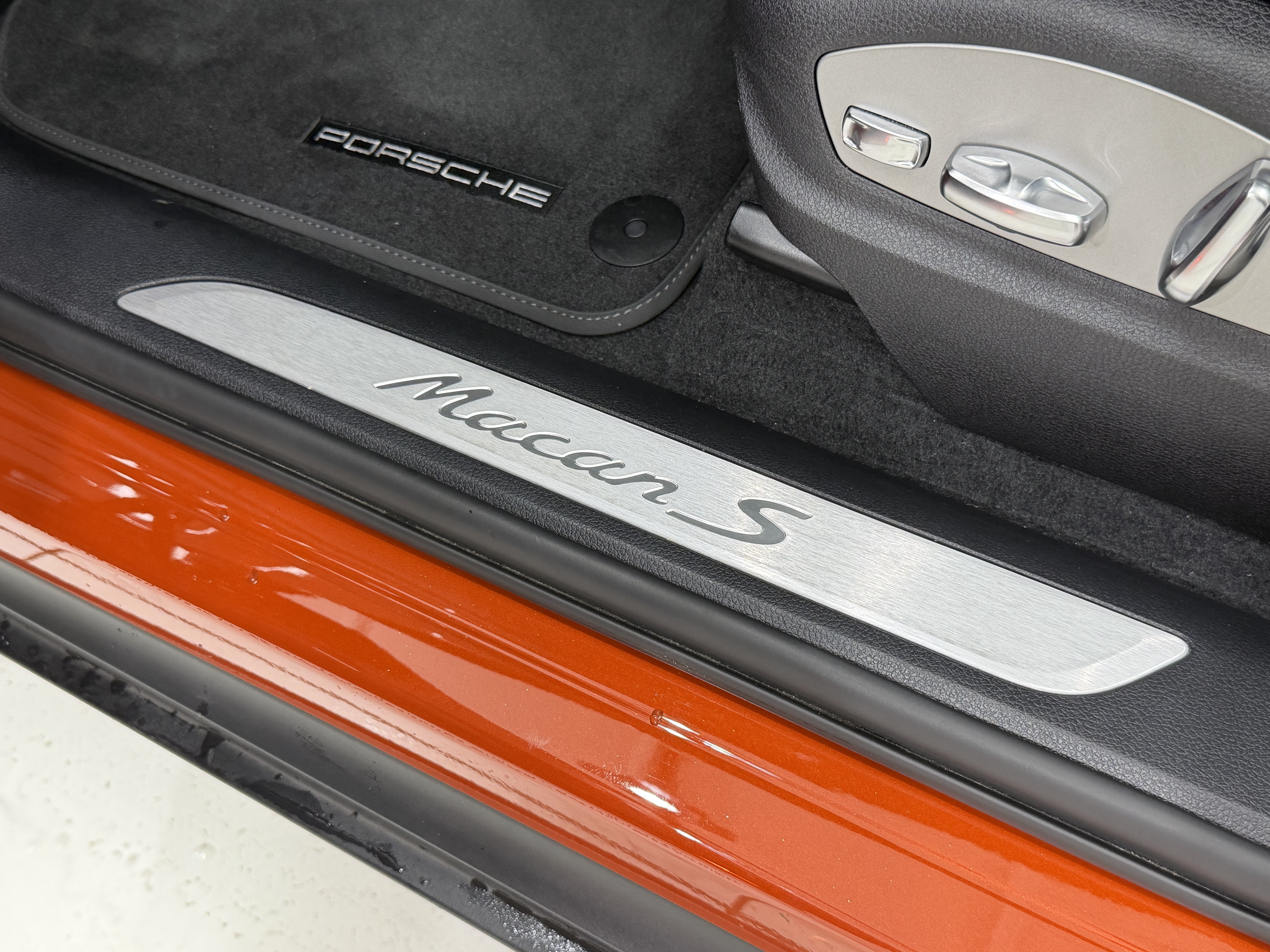 Certified 2024 Porsche Macan S AWD/4WD image 31