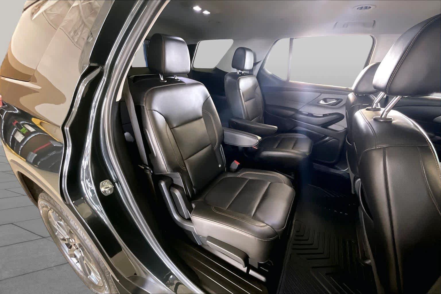Used 2020 Chevrolet Traverse RS FWD image 17