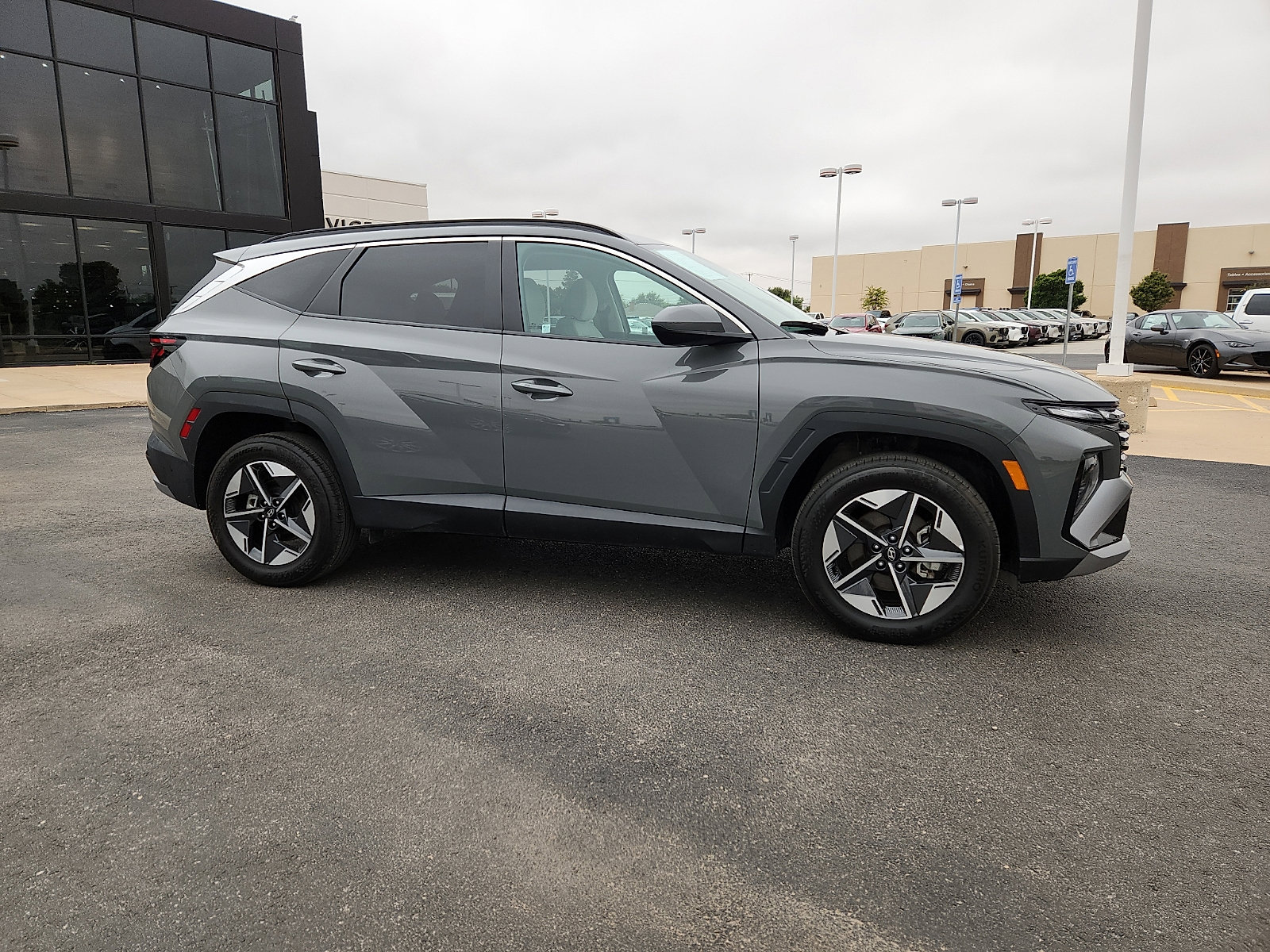 Used 2025 Hyundai Tucson SEL AWD/4WD image 8