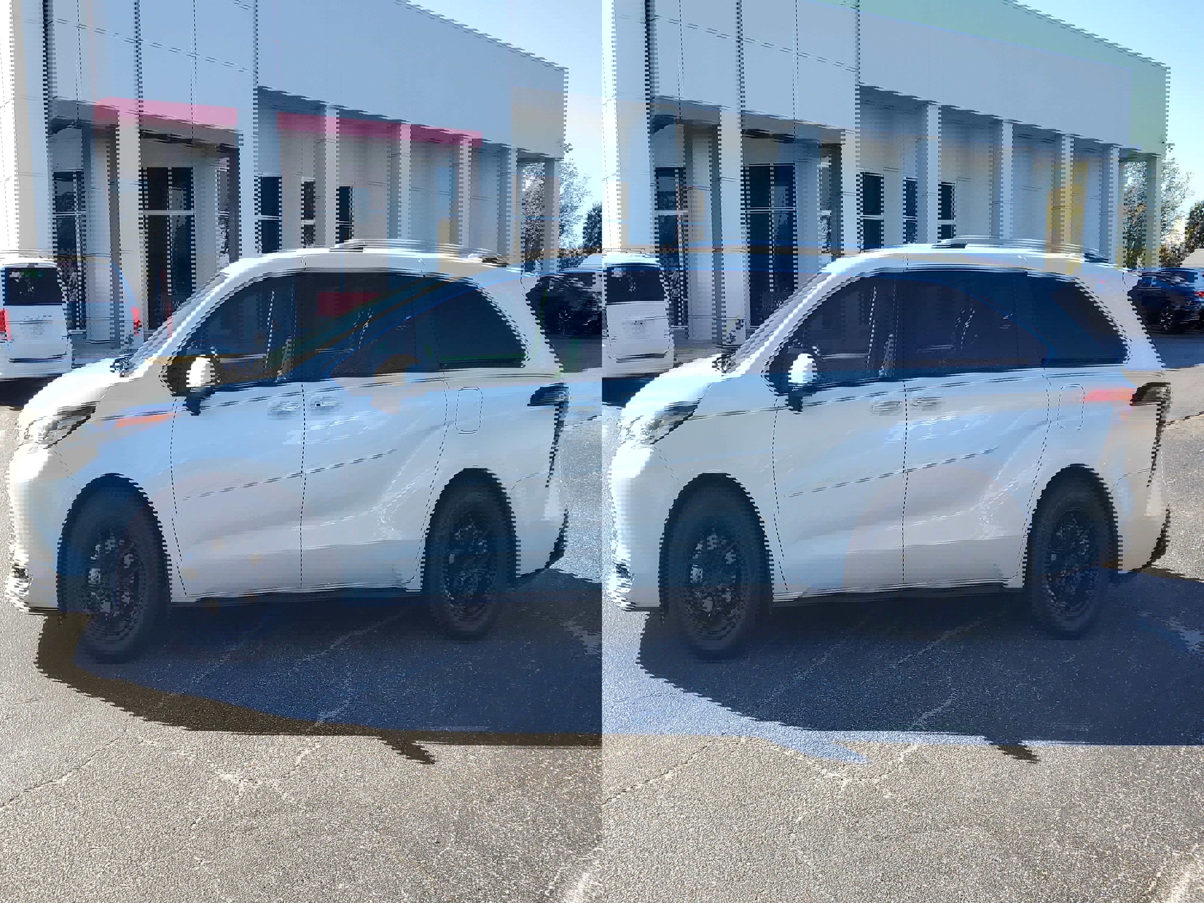 Used 2022 Toyota Sienna Platinum image 7