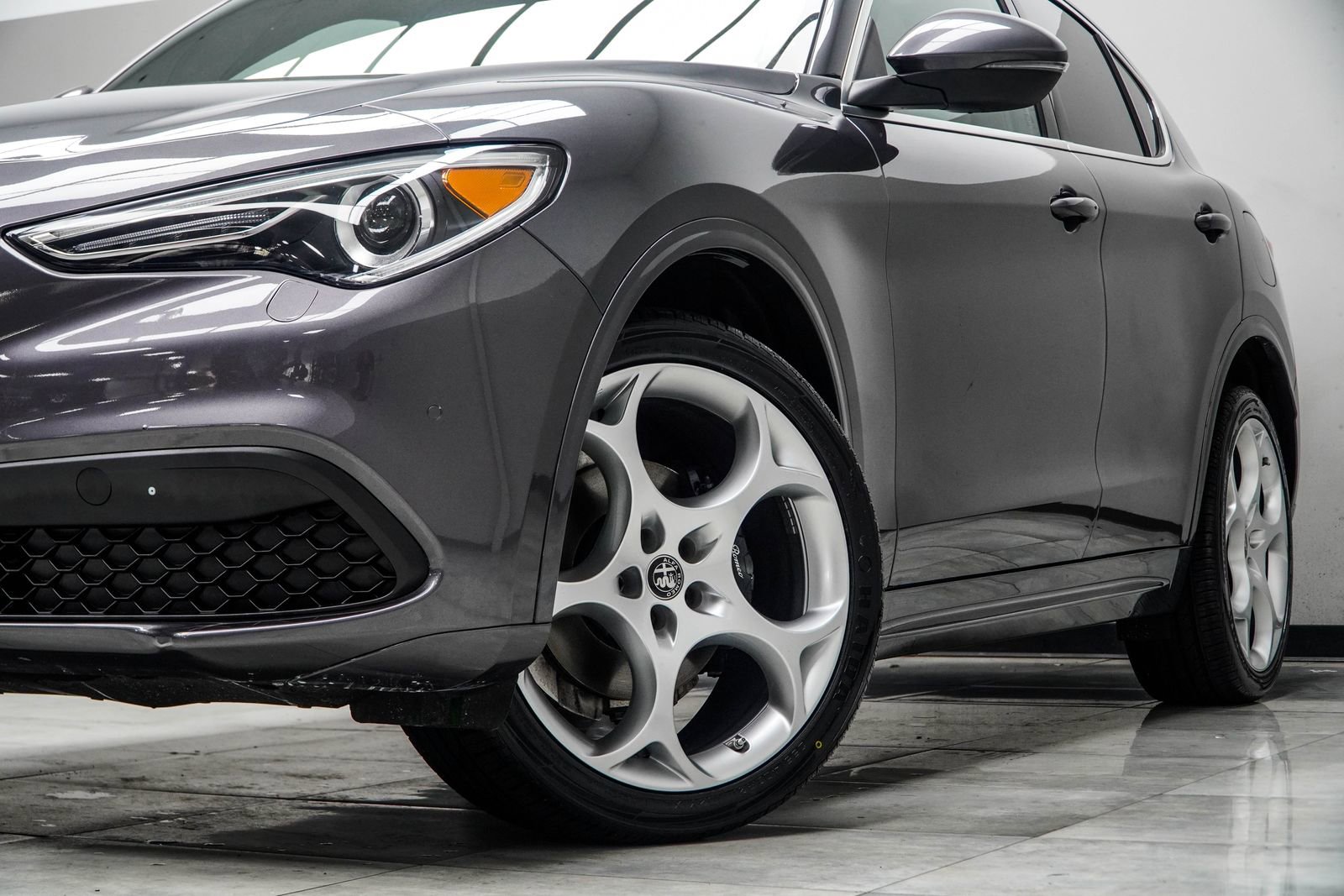 Used 2023 Alfa Romeo Stelvio Ti Lusso w/ Quick Order Package 22X Lusso image 3