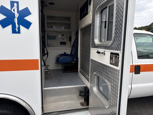 Used 2003 Ford F350 XL image 7