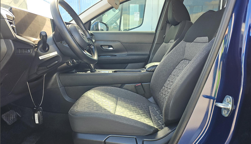 Used 2025 Nissan Kicks SV FWD image 8