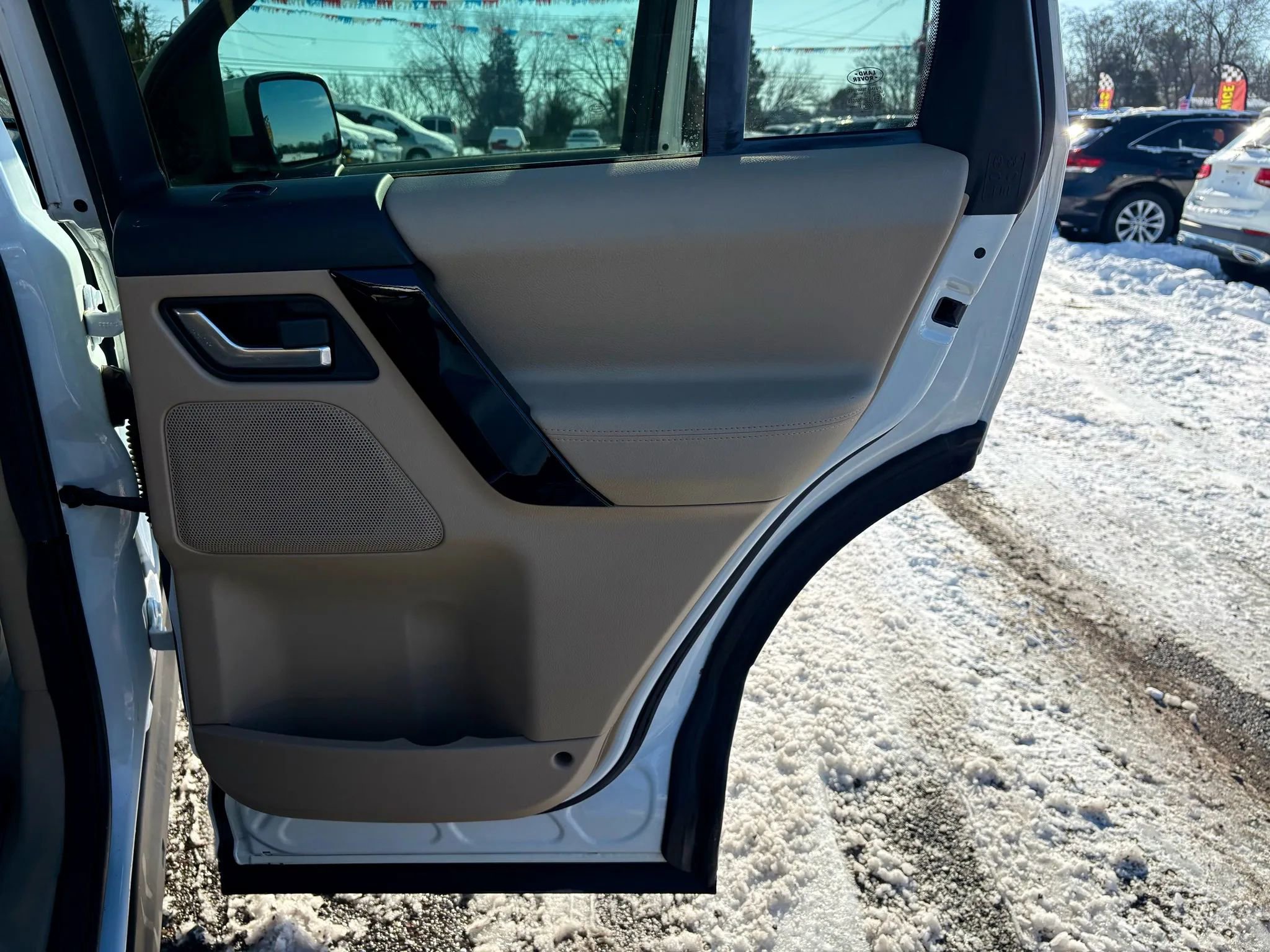 Used 2015 Land Rover LR2 image 12