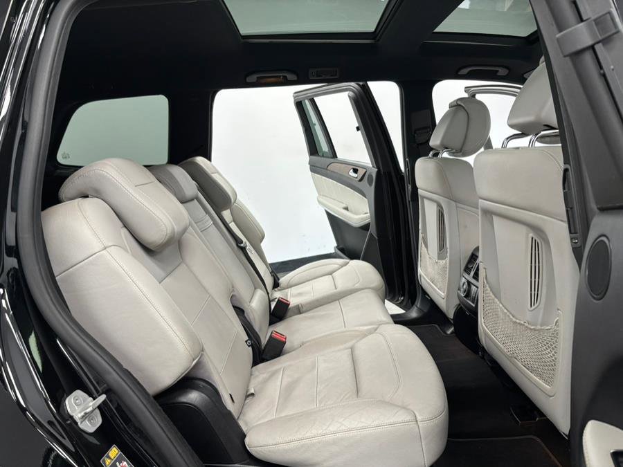 Used 2015 Mercedes-Benz GL 550 4MATIC image 34
