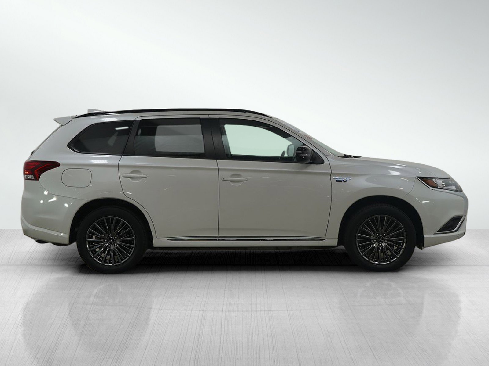 Used 2022 Mitsubishi Outlander LE image 6