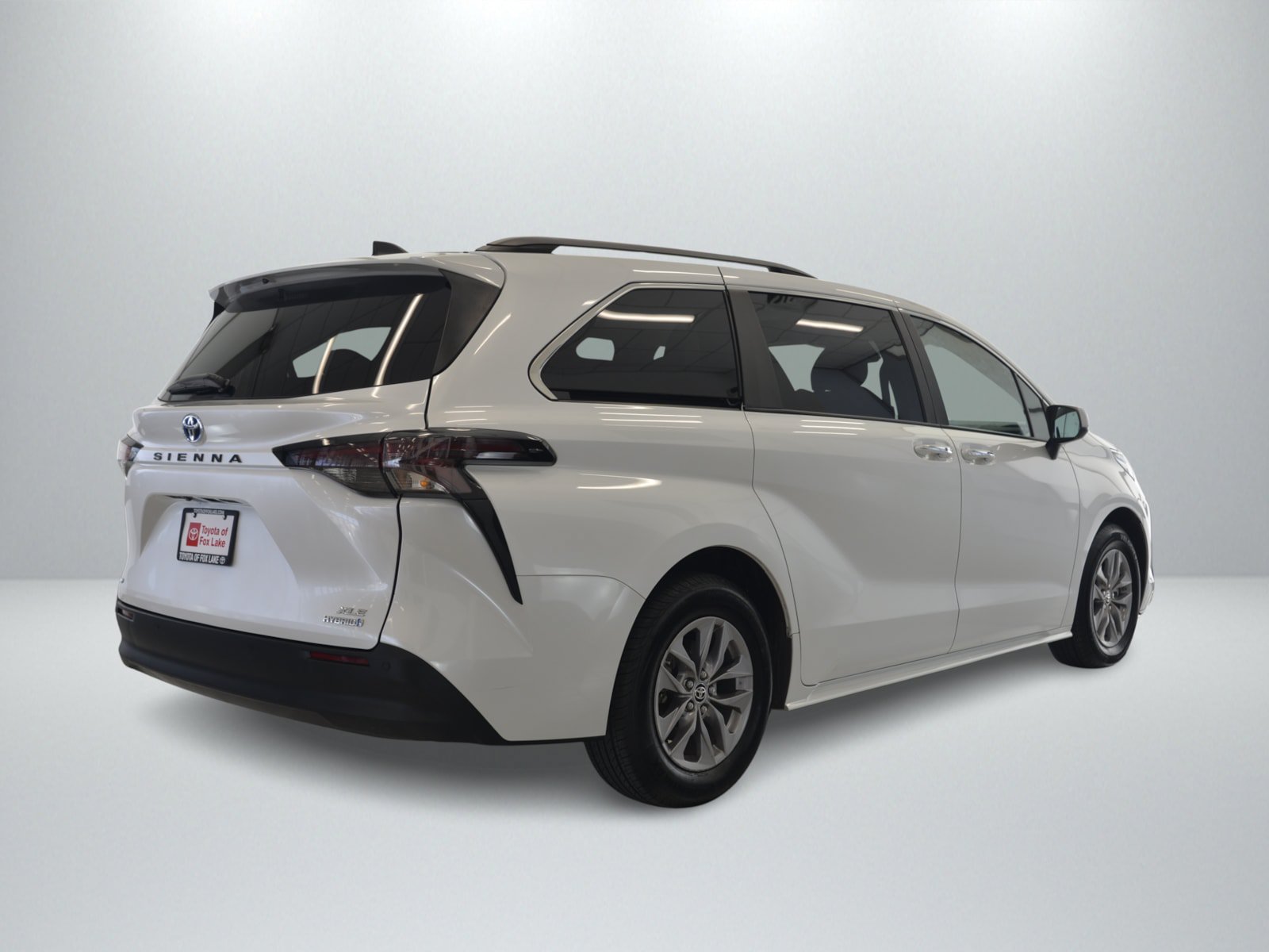Used 2024 Toyota Sienna XLE AWD/4WD image 5