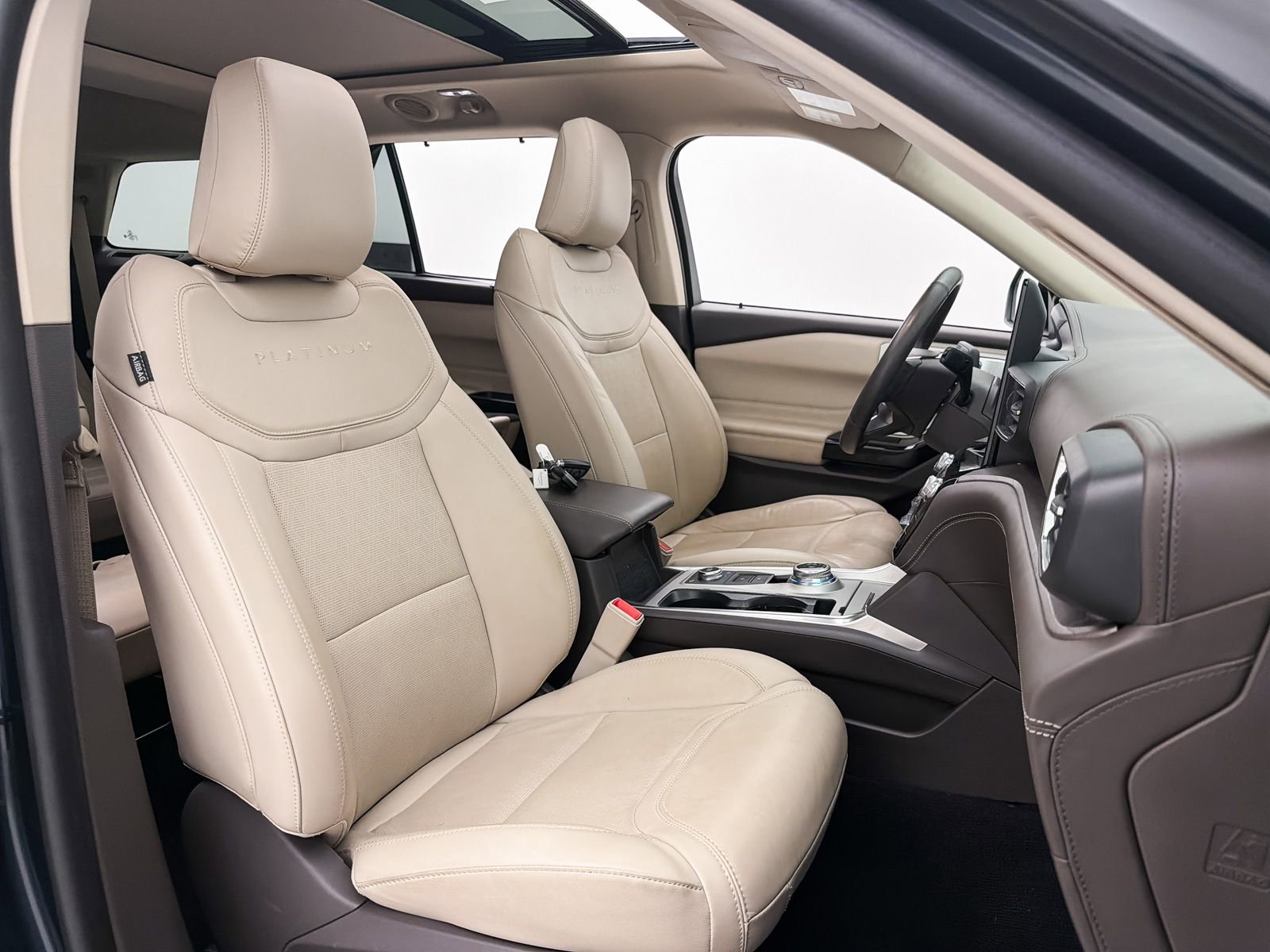 Used 2023 Ford Explorer Platinum w/ Technology Package AWD/4WD image 30