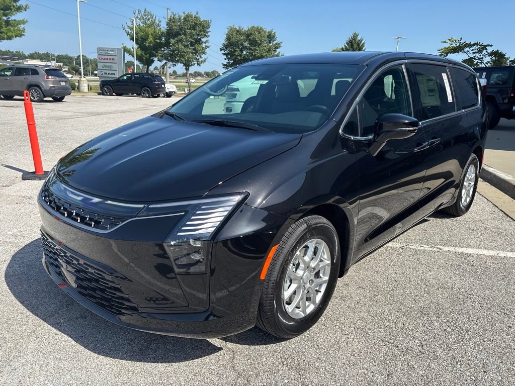 New 2027 Chrysler Pacifica Select FWD image 8