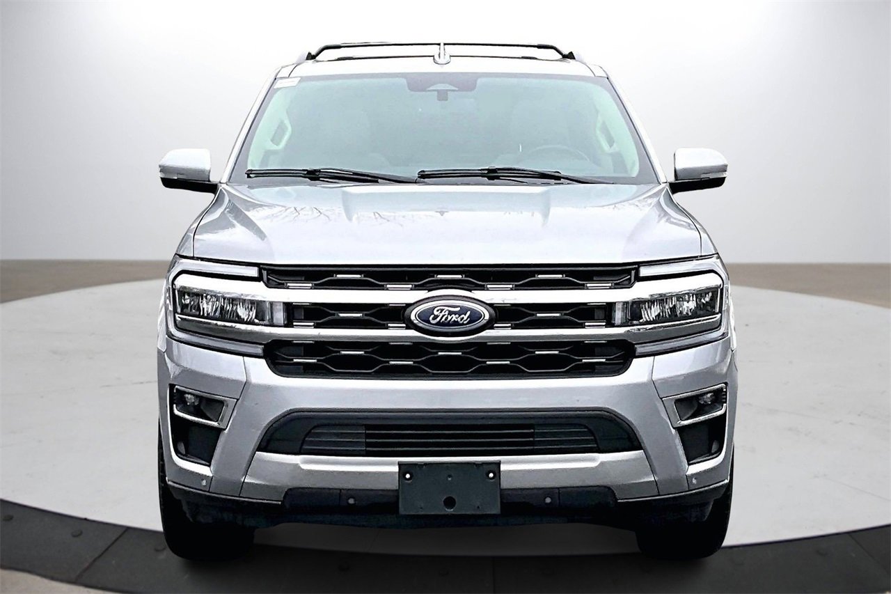 Used 2024 Ford Expedition Limited image 3