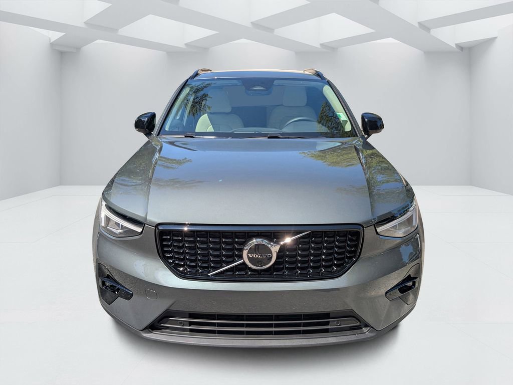 New 2026 Volvo XC40 B4 Plus w/ Climate Package image 8