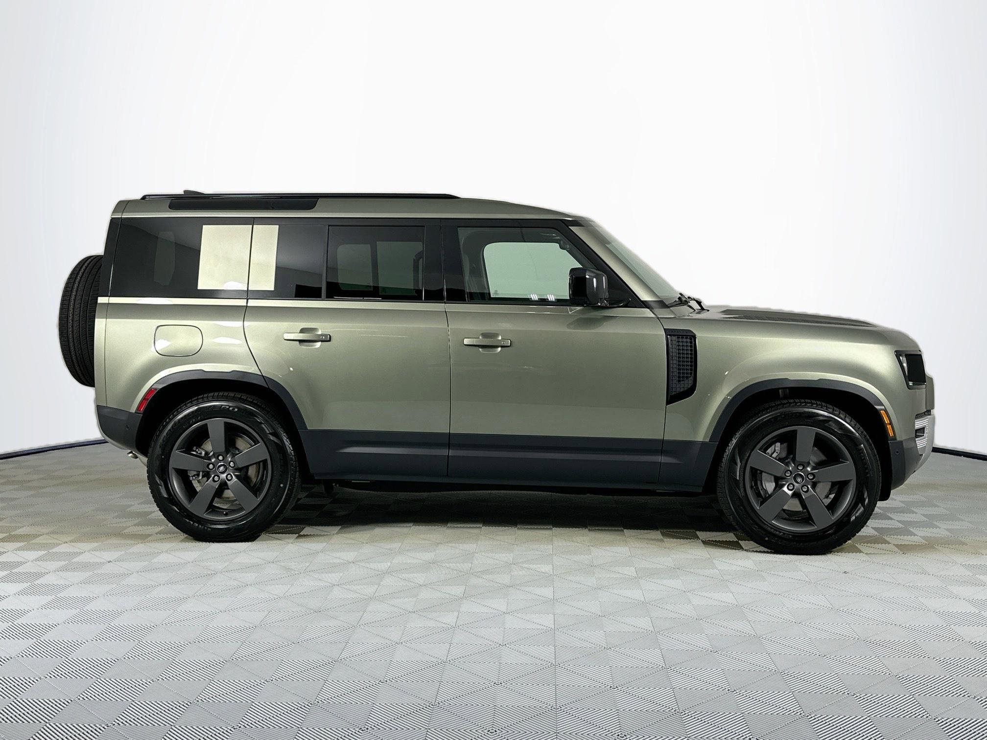 Used 2025 Land Rover Defender 110 S image 4