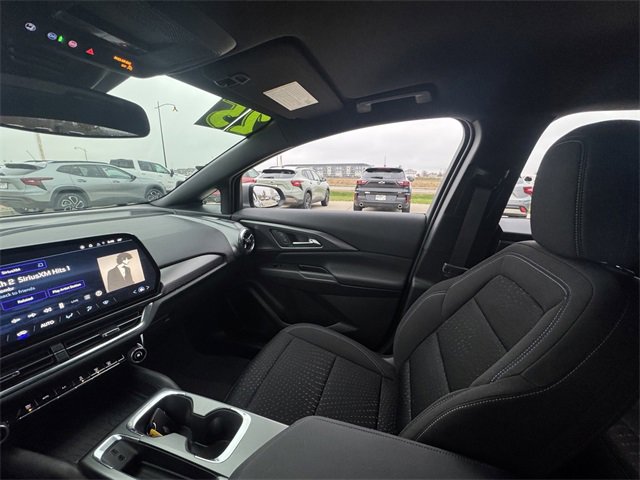 Used 2025 Chevrolet Equinox EV LT image 30