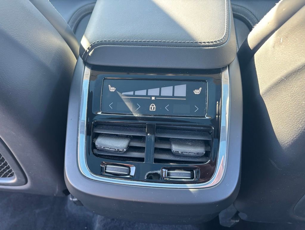 Certified 2024 Volvo XC60 B5 Ultimate w/ Climate Package image 19